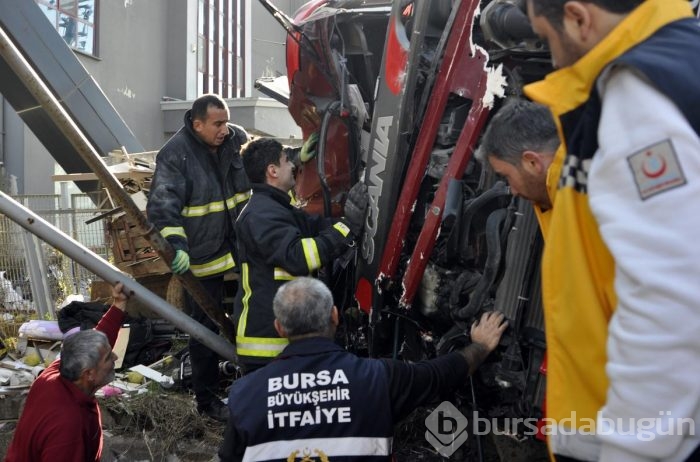 Bursa'da trafik kazası: 1 ölü, 1 yaralı	