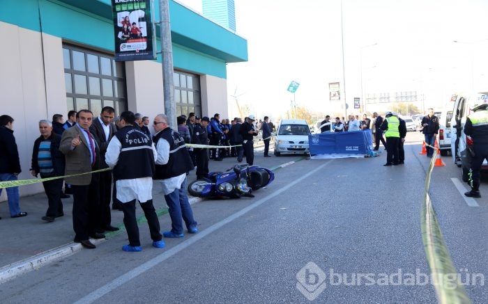 Bursa'da polis memuru motosikletiyle kamyonun altında kaldı!