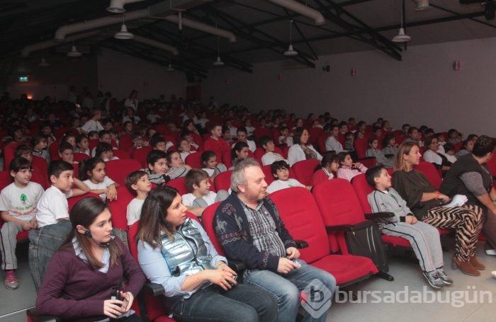 Diş temizliği ve ağız hijyen eğitiminin renkli anlatımı...
