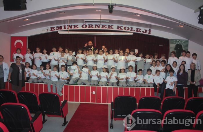 Diş temizliği ve ağız hijyen eğitiminin renkli anlatımı...
