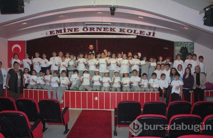 Diş temizliği ve ağız hijyen eğitiminin renkli anlatımı...
