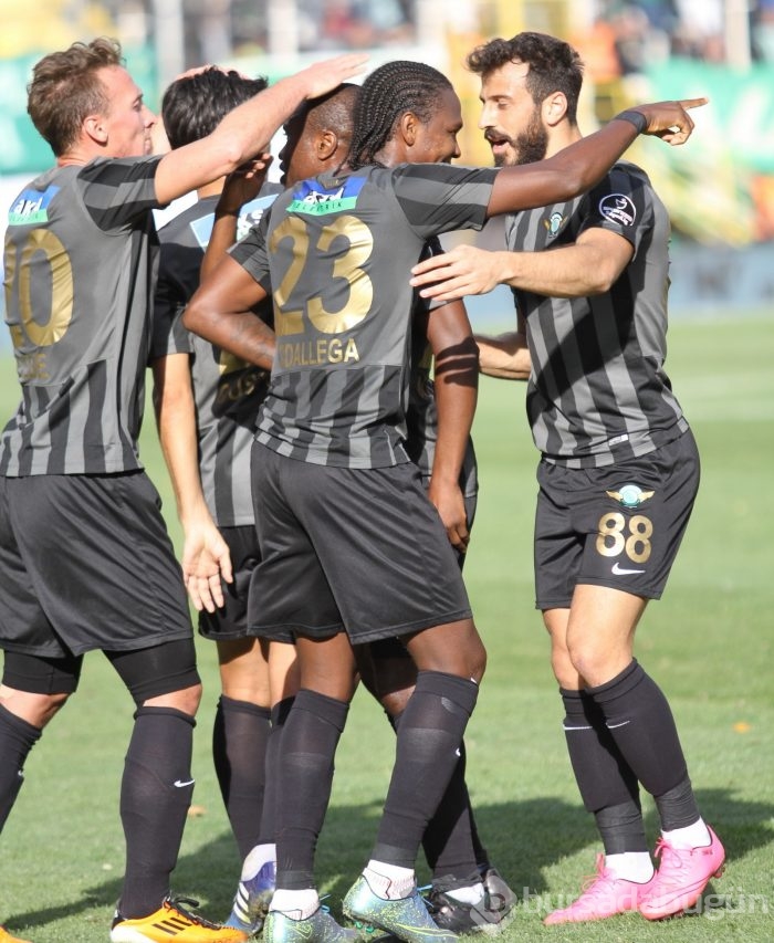 Akhisar Belediyespor-Bursaspor maçından kareler