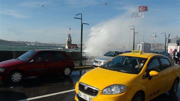 Bursa'da kuvvetli lodos

