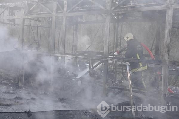 Bursa'dan alınan otobüs Konya'ya götürülürken yolda yandı
