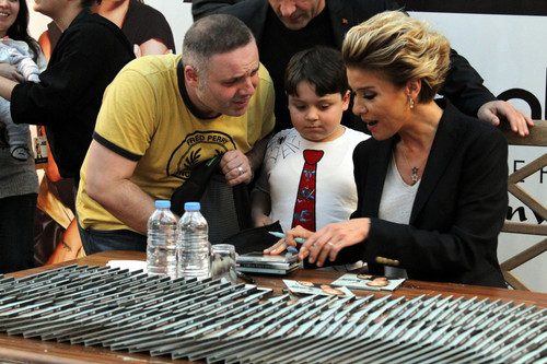 Gülben Ergen imza töreni
