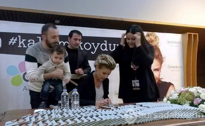 Gülben Ergen imza töreni
