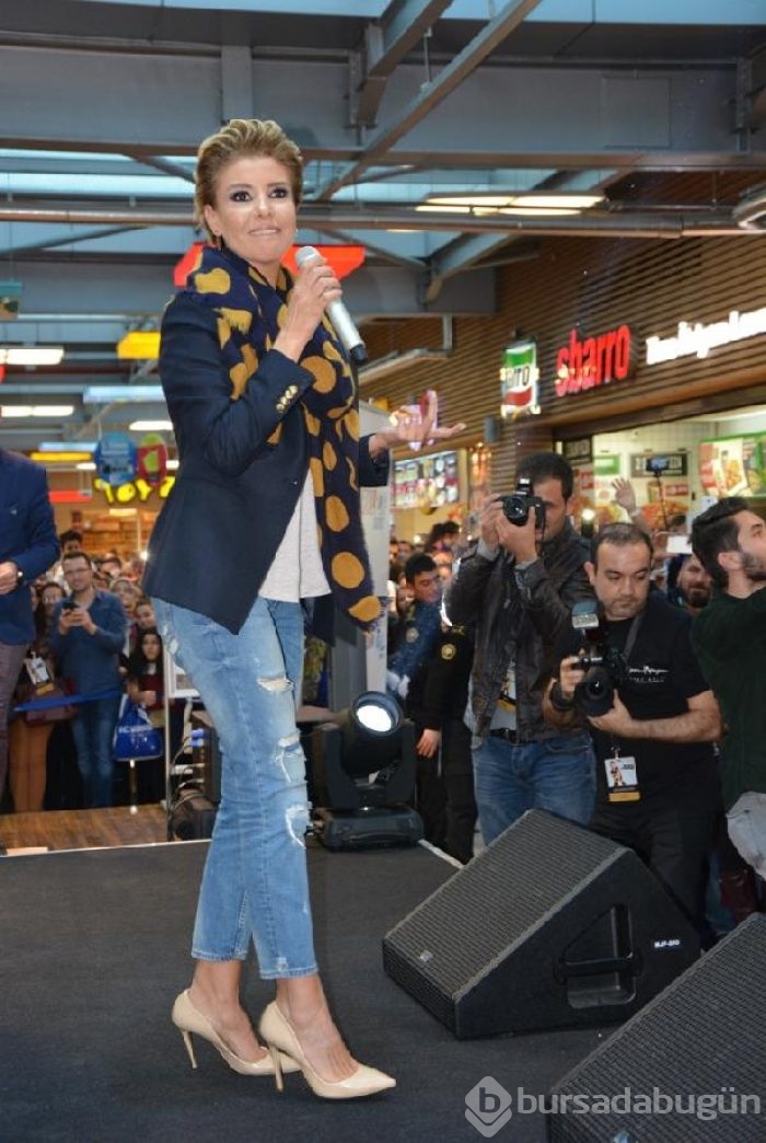 Gülben Ergen imza töreni
