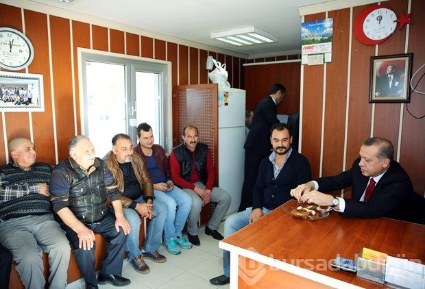 Cumhurbaşkanı Erdoğan'dan taksi durağına ziyaret