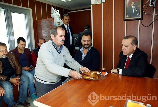 Cumhurbaşkanı Erdoğan'dan taksi durağına ziyaret