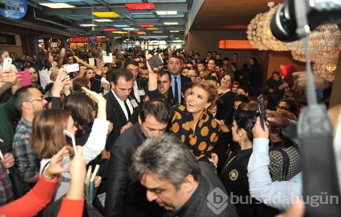Gülben Ergen Bursa Anatolium AVM'de hayranlarıyla buluştu...
