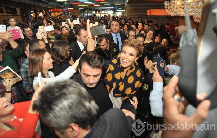 Gülben Ergen Bursa Anatolium AVM'de hayranlarıyla buluştu...