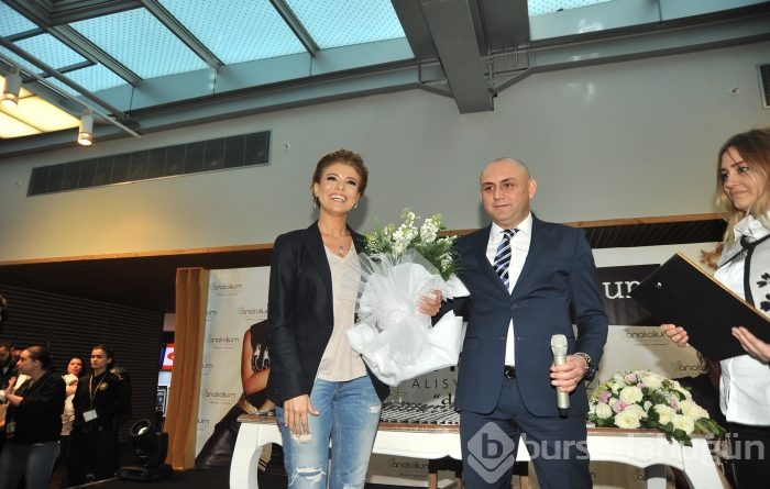Gülben Ergen Bursa Anatolium AVM'de hayranlarıyla buluştu...