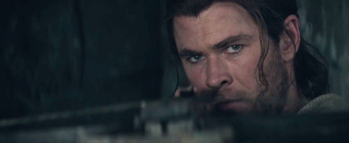 Yakışıklı oyuncu Chris Hemsworth tanınmaz halde