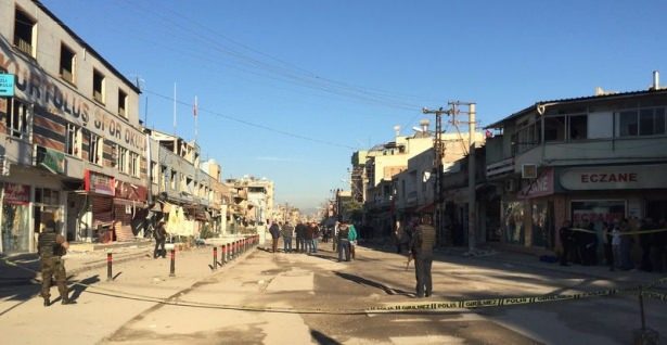 Adana'da polis merkezine bombalı araçla saldırı