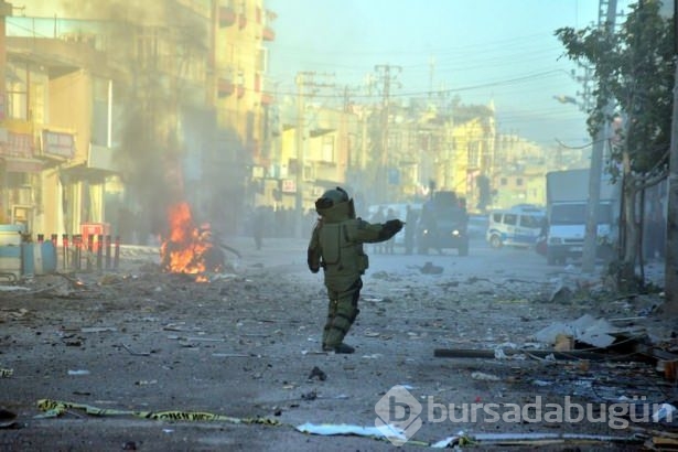 Adana'da polis merkezine bombalı araçla saldırı
