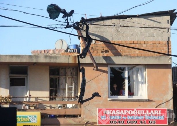 Adana'da polis merkezine bombalı araçla saldırı