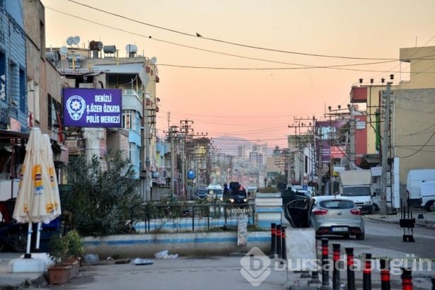 Adana'da polis merkezine bombalı araçla saldırı