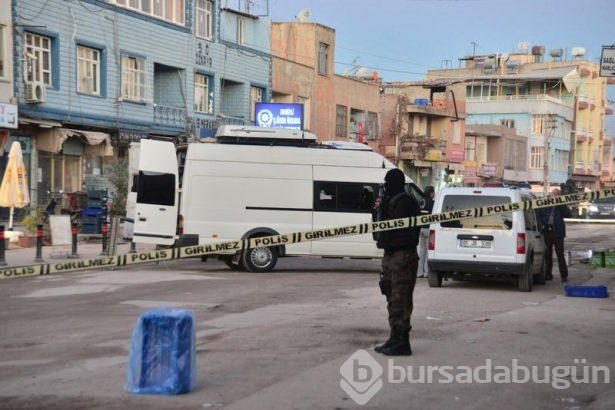 Adana'da polis merkezine bombalı araçla saldırı