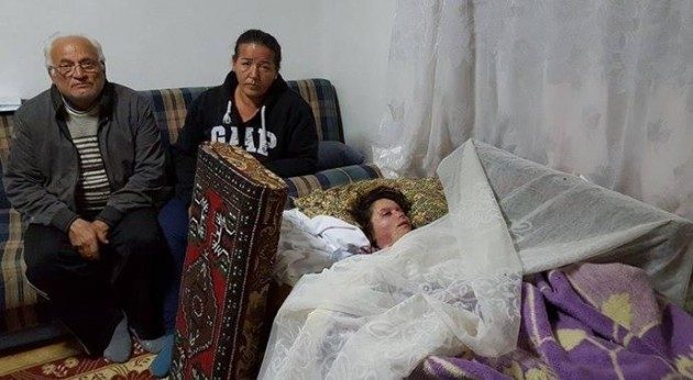 Örtü altında yaşayan bir bebek değil!