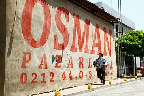 Şahan Gökbakar'ın yeni filmi Osman Pazarlama'dan ilk kareler