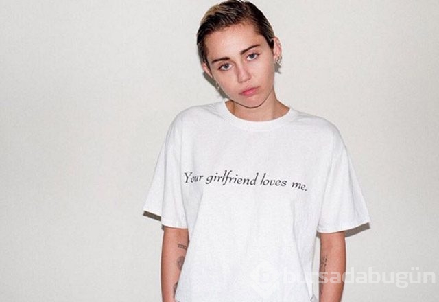 Miley Cyrus çıplaklığı abarttı 