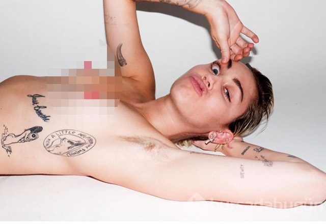 Miley Cyrus çıplaklığı abarttı 