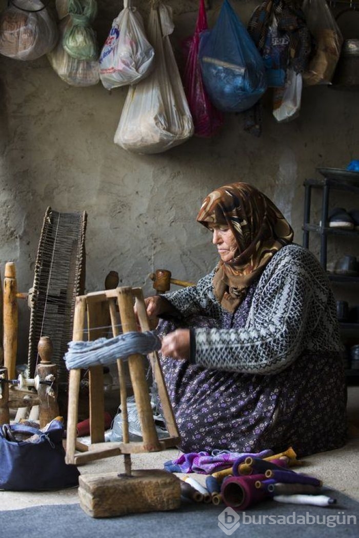 Kumaşa 120 yıllık tezgahta hayat veriyor