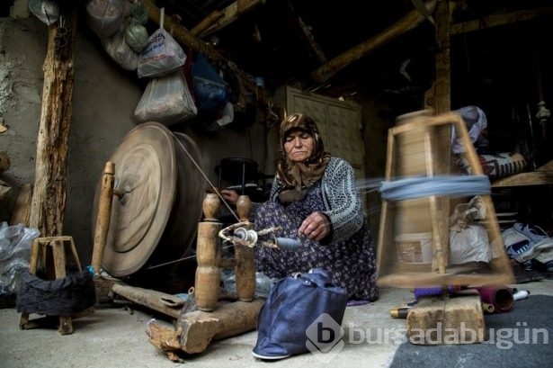 Kumaşa 120 yıllık tezgahta hayat veriyor