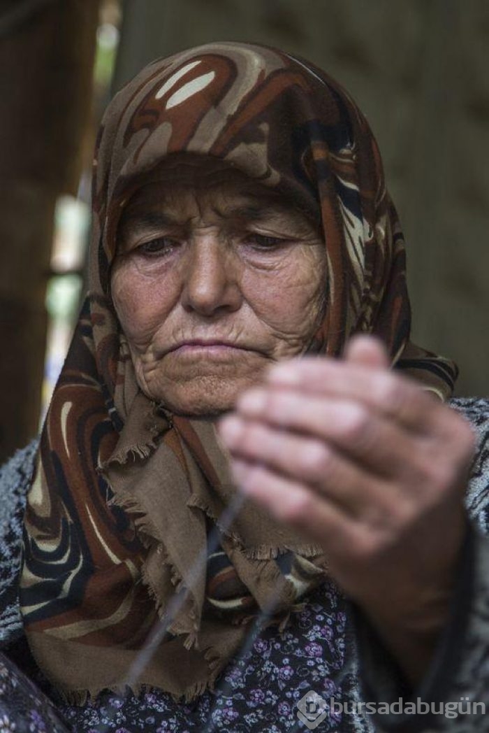 Kumaşa 120 yıllık tezgahta hayat veriyor