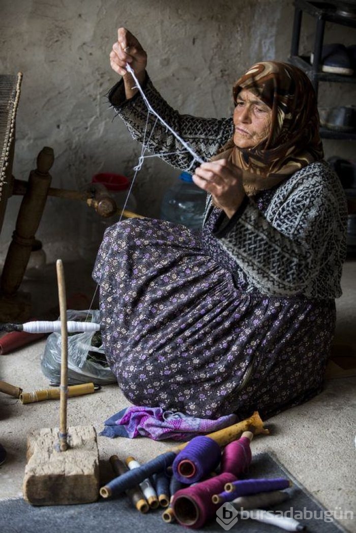 Kumaşa 120 yıllık tezgahta hayat veriyor