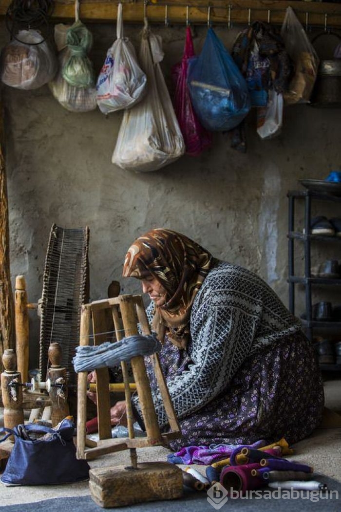 Kumaşa 120 yıllık tezgahta hayat veriyor