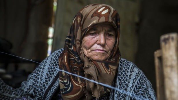 Kumaşa 120 yıllık tezgahta hayat veriyor