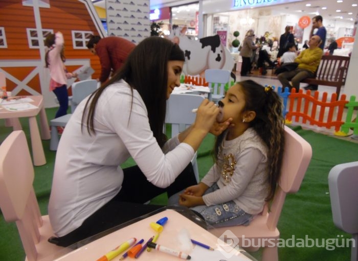 Miniklerin Sevgili Arkadaşı Heidi Zafer Plaza'daydı...