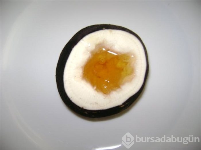 Siyah turpla balı karıştırın!