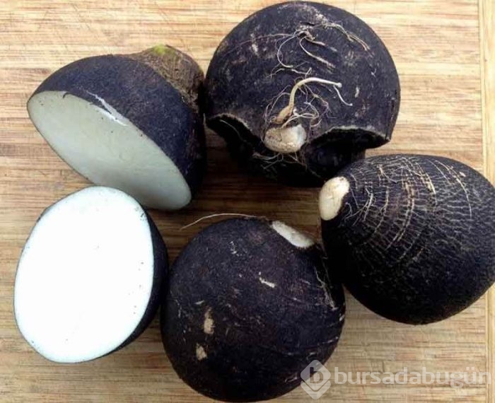 Siyah turpla balı karıştırın!