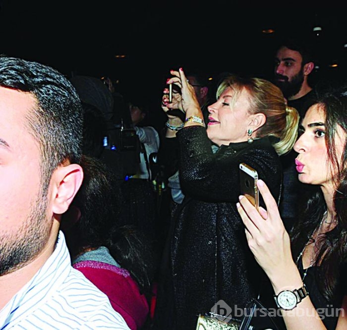 'Uzaklarda arama' ekibi önce gala yaptı sonra eğlendi