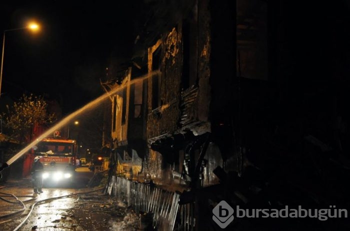 Bursa'da uyuşturucu madde bağımlıları iki tarihi binayı kül etti