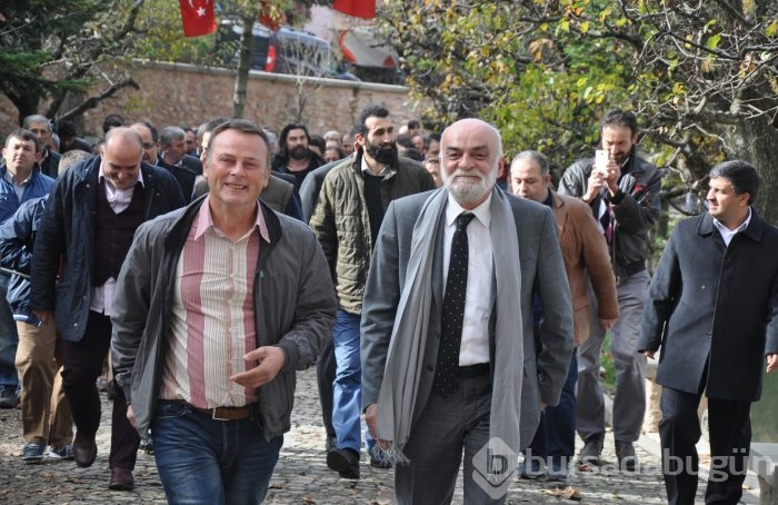 Diriliş ekibi Bursa Geyikli Baba'nın huzurunda	