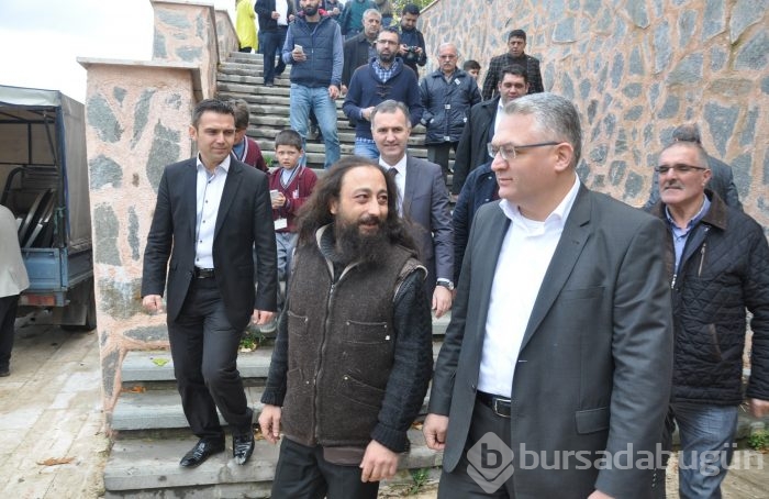 Diriliş ekibi Bursa Geyikli Baba'nın huzurunda	