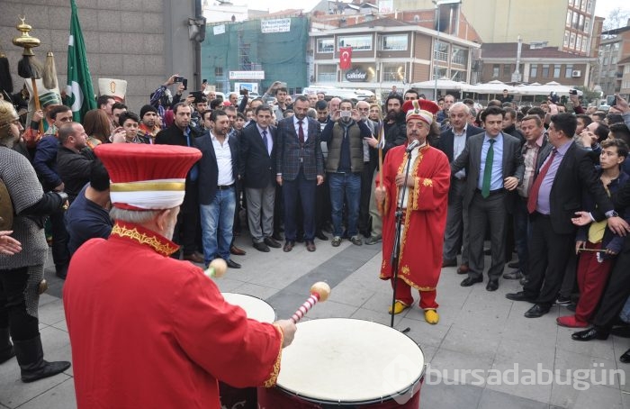 Diriliş ekibi Bursa Geyikli Baba'nın huzurunda	