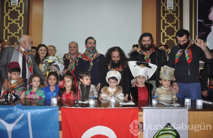 Diriliş ekibi Bursa Geyikli Baba'nın huzurunda	