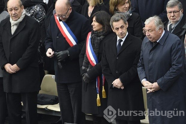 Paris'te herşey bayrak oldu