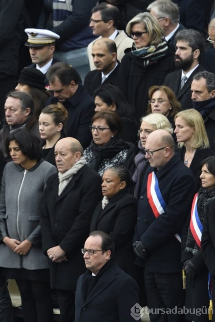 Paris'te herşey bayrak oldu