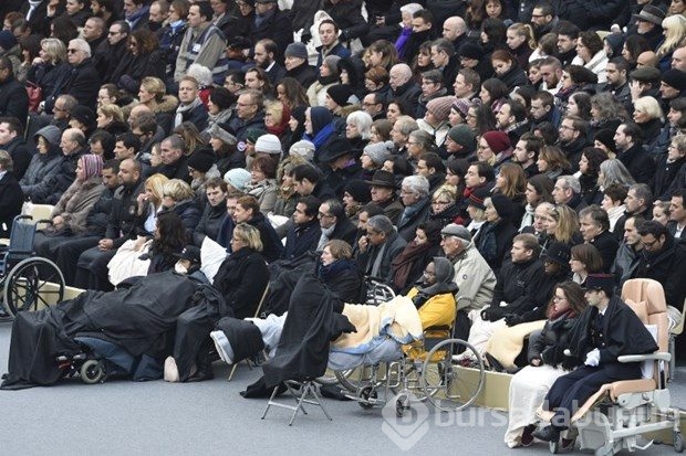 Paris'te herşey bayrak oldu