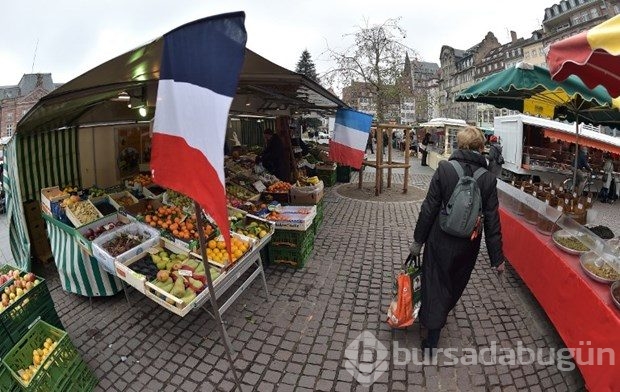 Paris'te herşey bayrak oldu