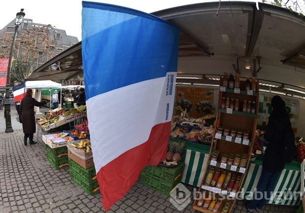 Paris'te herşey bayrak oldu