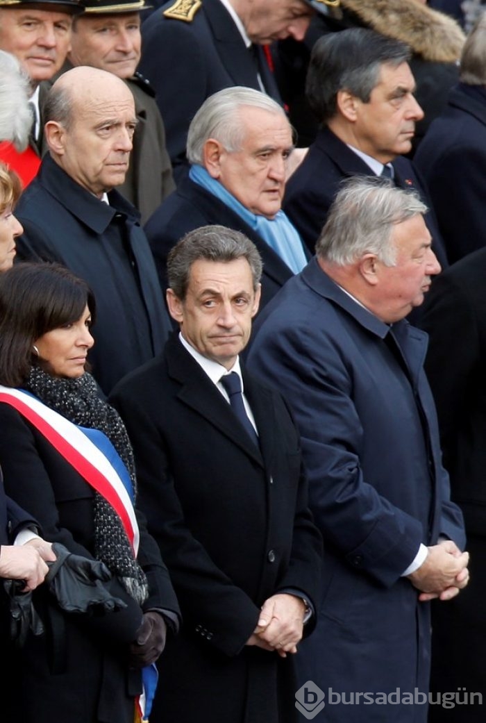 Paris'te herşey bayrak oldu