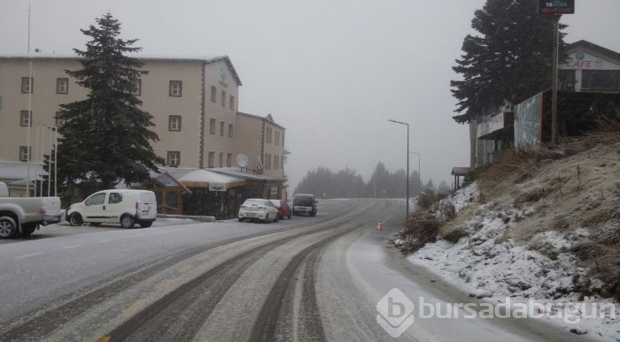 Bursa Uludağ'a mevsimin ilk karı yağdı	