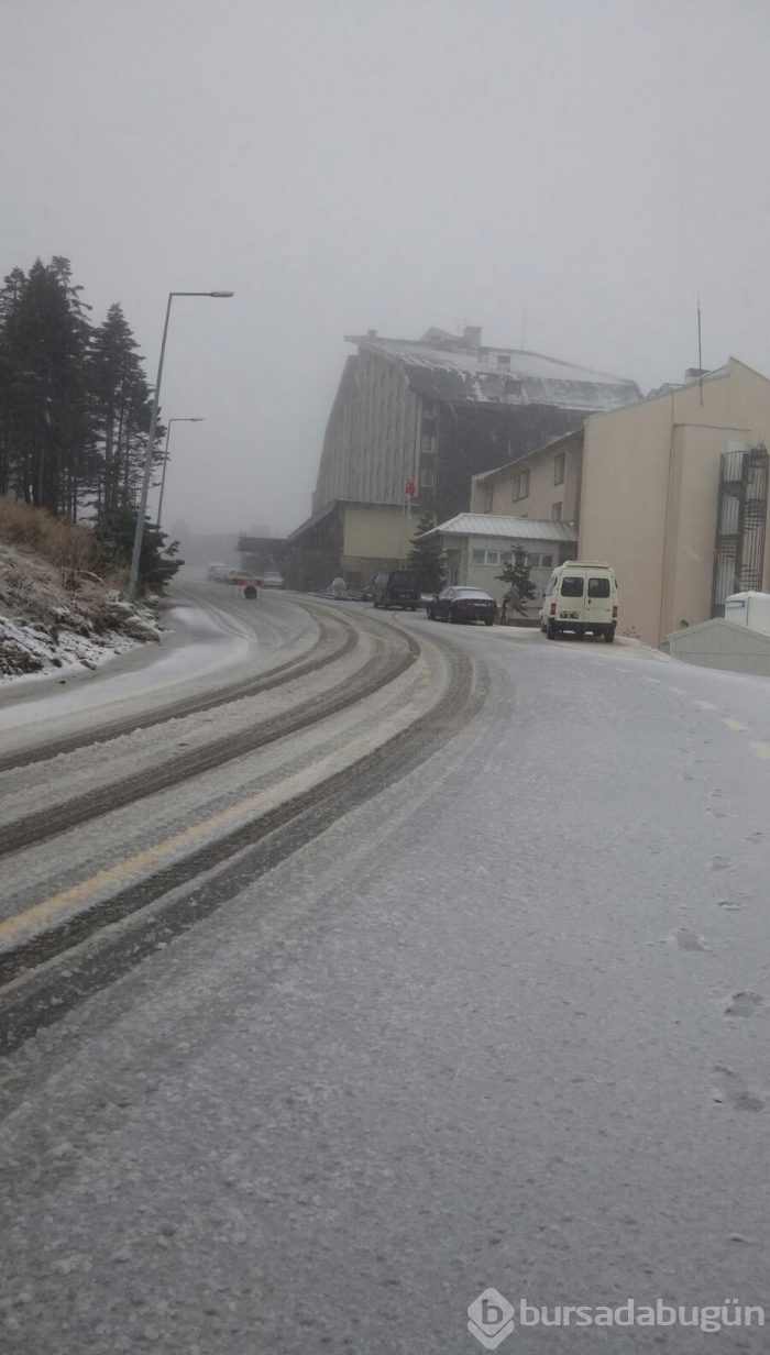 Bursa Uludağ'a mevsimin ilk karı yağdı	