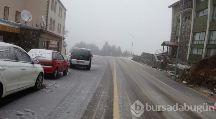 Bursa Uludağ'a mevsimin ilk karı yağdı	